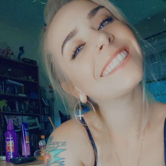 Meet your Posher, Erin - Picture 1 of 1